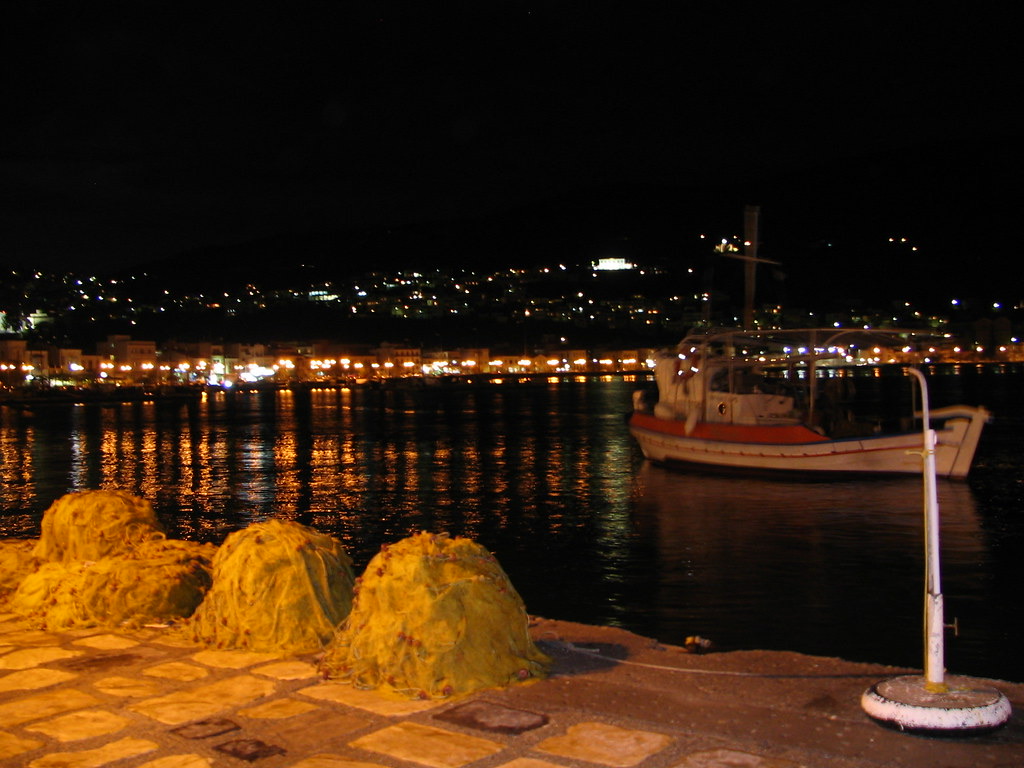 The car-free harbour at night