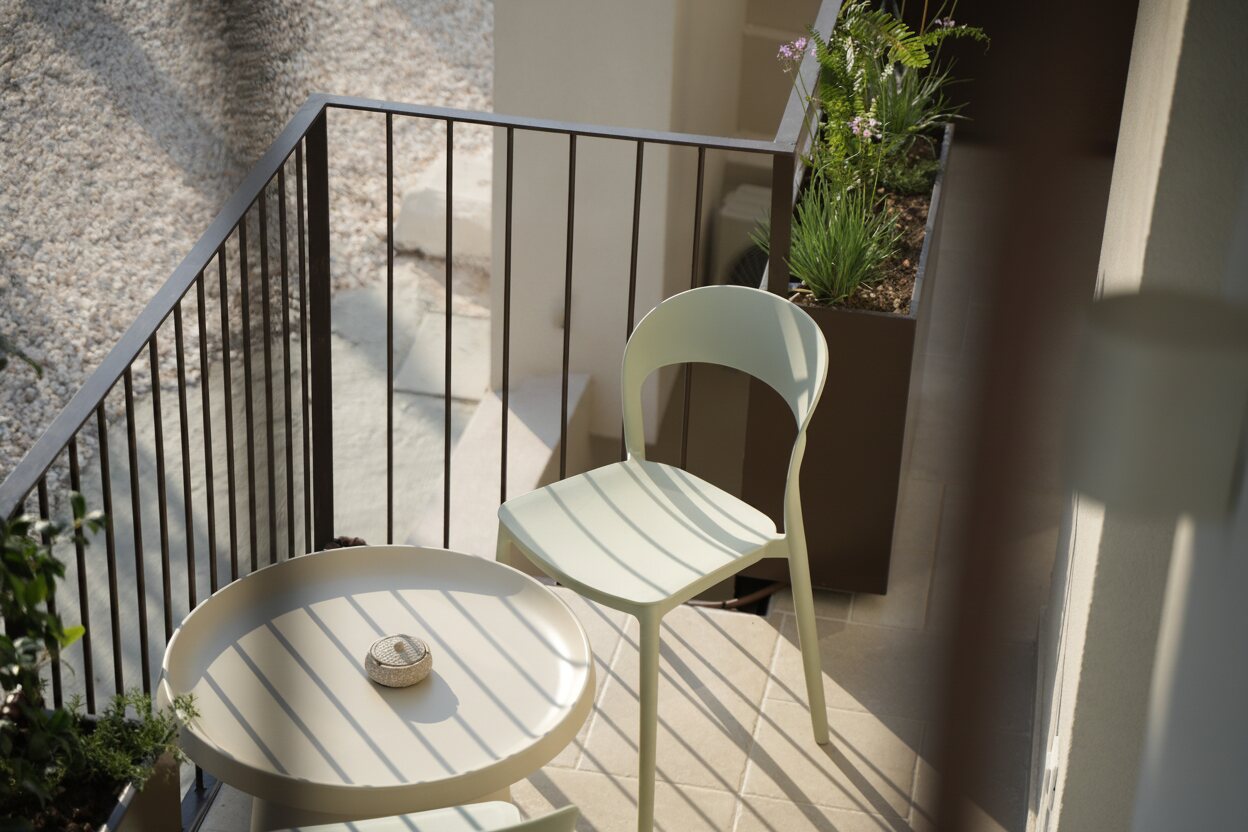 The terrace, before the heat